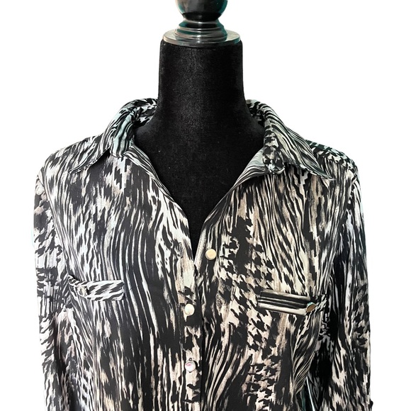 CUTE ANIMAL PRINT BLACK BLOUSE ‘NOTATIONS’ - Picture 3 of 8
